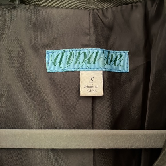 Dina Be size small army green vests. Condition: new - Picture 3 of 4